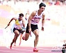 [포토] 이정태 '남자 400m 계주 힘찬 스타트'