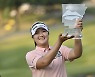 유해란 LPGA투어 첫 우승…아칸소 챔피언십 제패, 신인왕 보인다