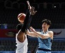 [포토] 이정현 '이건 옆으로 돌리자'