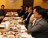 황희 장관 “언론중재법 나도 말 안된다고 반대… 靑도 법안 통과에 부담”