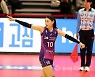 배구여제 김연경 환호, 서브 성공 200개 달성.