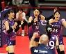 공격성공, 기뻐하는 이주아-김연경-이원정.
