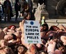 [포토] ‘모피 없는 유럽’ 위해 알몸으로 나섰다