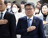 국민의례 하는 오석환 신임 교육부 차관