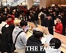 '서울 밖 애플스토어' 애플 하남, 텀블러 효과로 오픈런 '인산인해' [TF사진관]