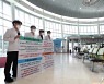 피켓 시위하는 부산대병원 교수들