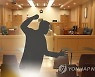“유치원 자녀 앞에서 봉변”…길거리 ‘묻지마’ 폭행 50女 징역 1년