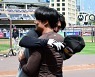 이정후-김하성, '펫코파크에서 진한 포옹' [사진]