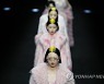 APTOPIX China Fashion Week