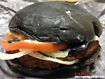 [도쿄음식] 버거킹의 비상식 버거, 까만 햄버거가 나왔다.
