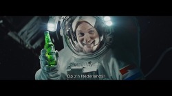 우주비행사가 쏘아올린 작은 맥주! 우주정거장(ISS)의 우주비행사들이 놓친 하이네켄병에서 시작된 오로라(북극광), 하이네켄(Heineken) 맥주 광고 - '자연의 경이(Nature's wonder)'편 [한글자막]