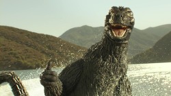 스니커즈(Snickers)와 고질라(Godzilla)의 공동광고(타이인/Tie-in Commercial) [한글자막]